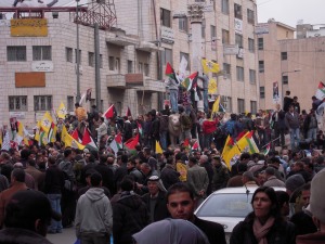 Manifestación en la plaza principal de Ramallah